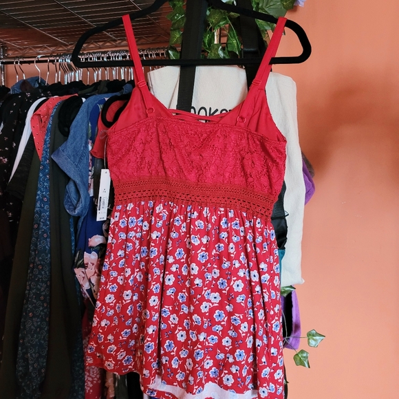 No Boundaries Red Floral Long Lace Top Blouse - Picture 4 of 4